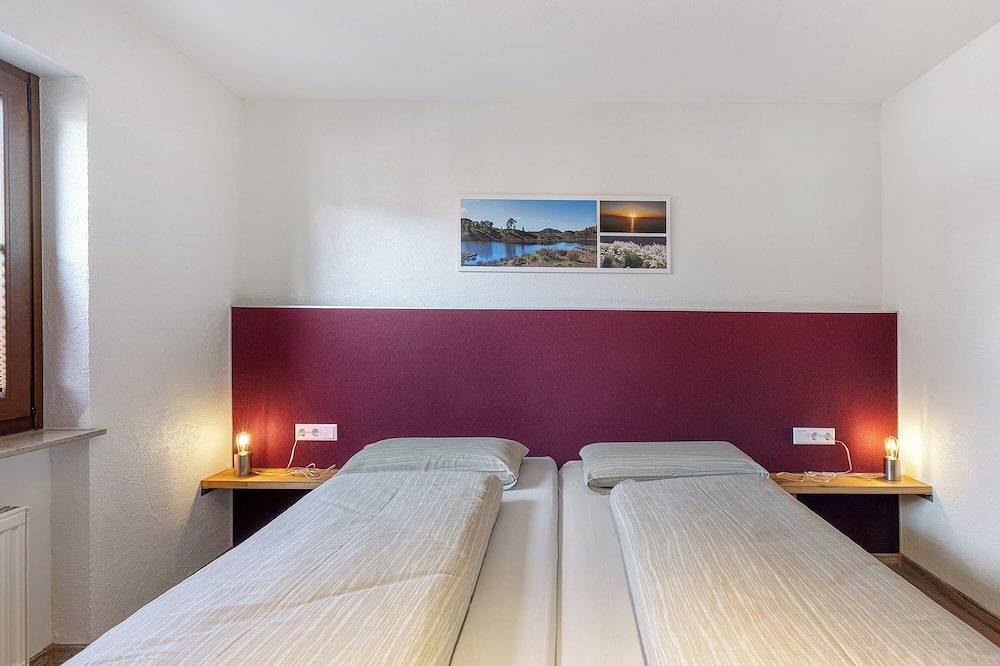 Ganze Wohnung, Ferienwohnung 'Im Hegau' mit Privatterrasse und Wi-Fi in Hilzingen, Hegau