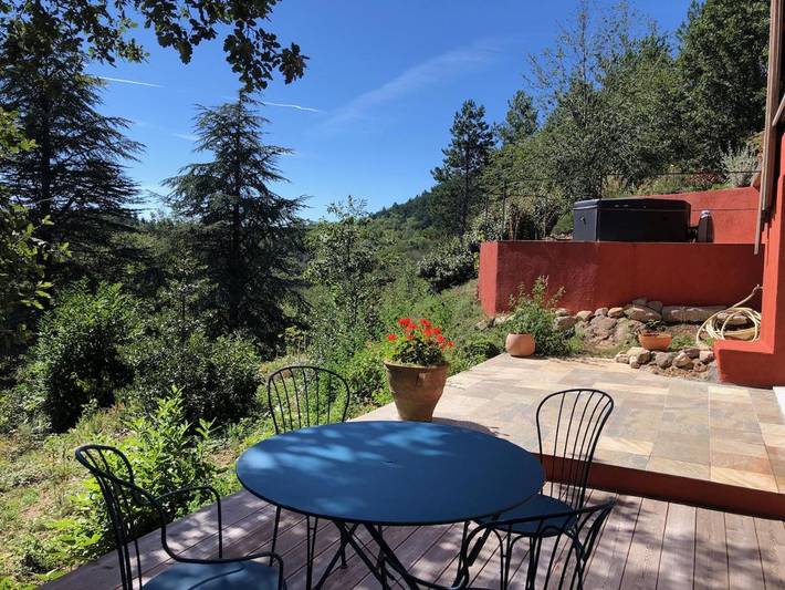 Location de vacances pour 2 personnes, avec vue et jardin à Saint-Laurent-de-Cerdans - 4