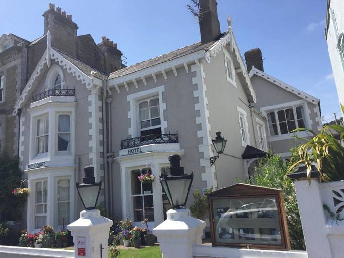 Bed and breakfast for 2 people, with view and garden in Wales