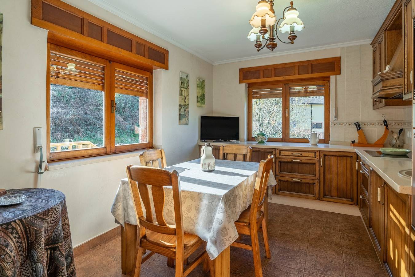 Entire apartment, Apartment 'Casa Geli 2' in La Robellada, Onís – Up to 9 Guests, 4 Bedrooms, 2 Bathrooms in La Robellada, Onís