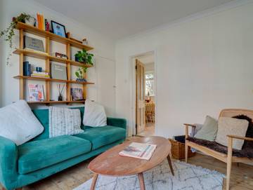 Vacation Rental for 4 Guests in Surrey Hills, South East England, Picture 3