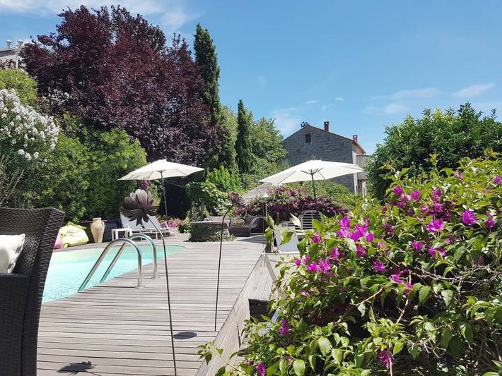 Chambre d’hôte pour 2 personnes, avec Terrasse et Jardin ainsi que Piscine et Vue à Guitera-les-Bains