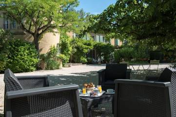 Hôtel pour 3 personnes, avec jardin ainsi que terrasse et piscine à Barbentane
