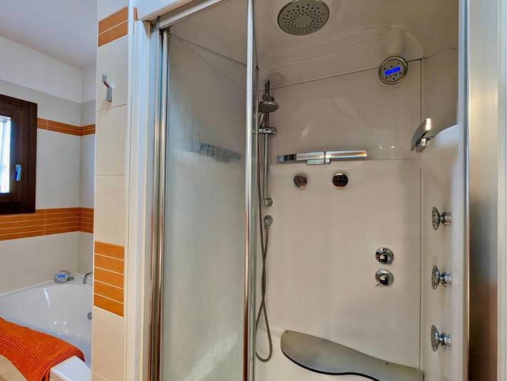 Gîte pour 5 personnes, avec sauna ainsi que jacuzzi et balcon à Caldiero - 4