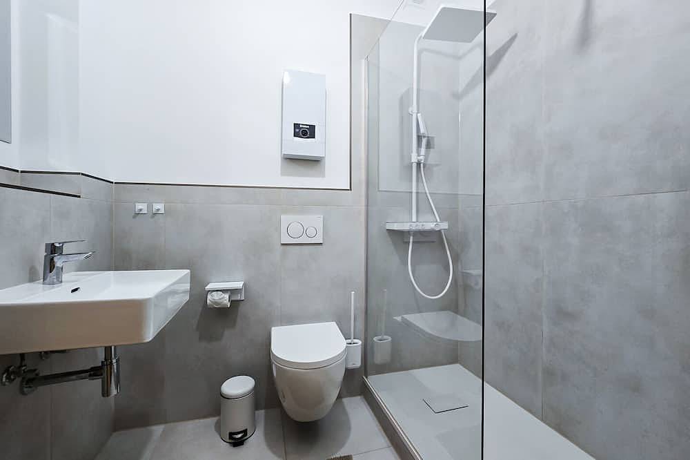 Entire apartment, Alpha Apartments: Comfy & Modern | 2Br, 4 Beds in Krefeld, Lower Rhine