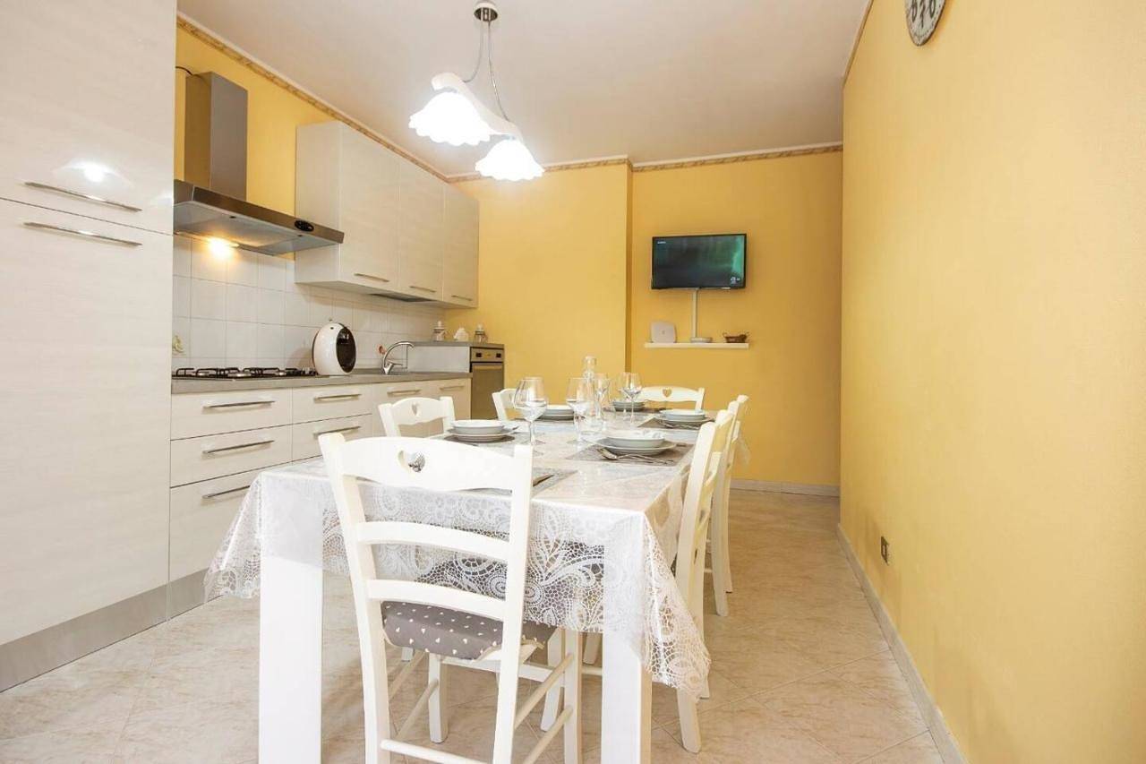 Appartamento intero, Three-Bedroom Apartment in Linguaglossa, Etna