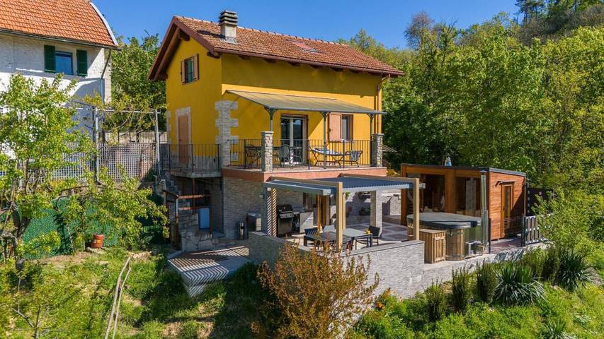 Location de vacances pour 5 personnes, avec Balcon et Jacuzzi ainsi que Terrasse et Sauna à Ponzone