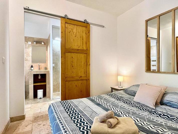 Gîte pour 4 personnes, avec piscine ainsi que vue et jardin, animaux acceptés à Lançon-Provence - 2