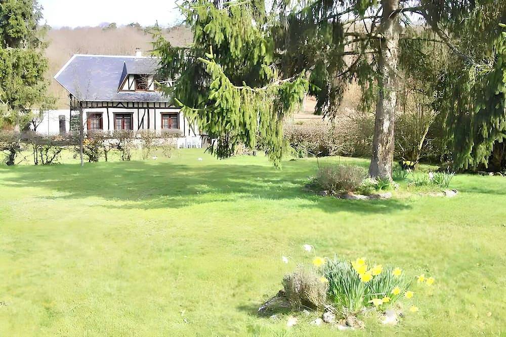 Normandy house with large garden near Paris in Beaumont-le-Roger, Región de Bernay