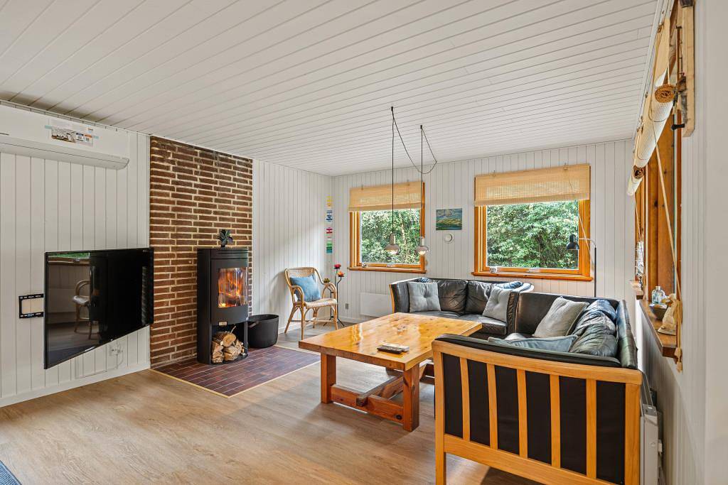 2025 renovated holiday home in Houstrup for 6 guests - close to forest and coast in Nørre Nebel, Région de Varde