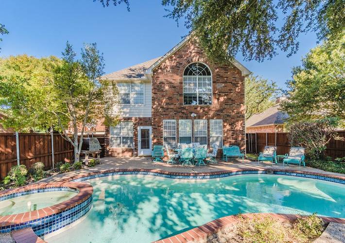 Vacation rental for 12 people, with yard and hot tub in Plano