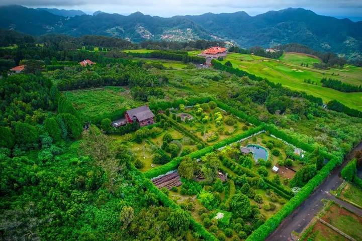 Chalé para 16 pessoas, com vista e sauna e ainda terraço em Madeira