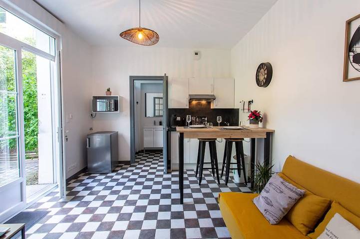 Ferienwohnung für 2 Personen, mit Whirlpool und Garten