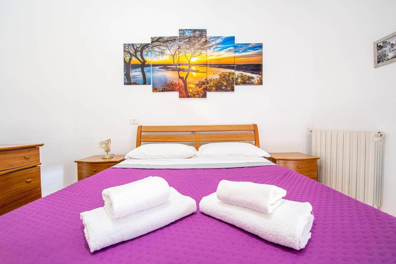Appartamento intero, Two-Bedroom Apartment in Casal Morena, Roma