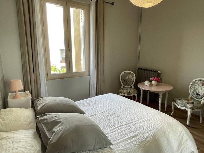 Location de vacances pour 13 personnes, avec Balcon et Terrasse ainsi que Piscine et Vue dans Office de Tourisme de Saint Palais sur Mer