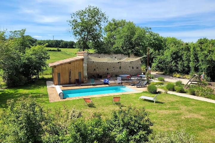 Gîte pour 15 personnes, avec jardin à Saint-Sauvy