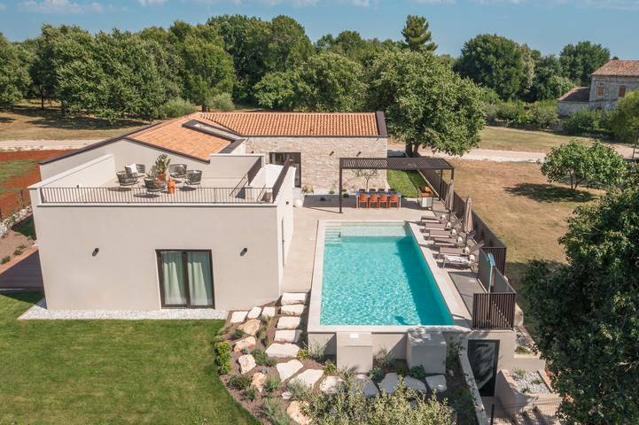 Dom wakacyjny dla 8 osób, z ogród i jacuzzi w Novigrad