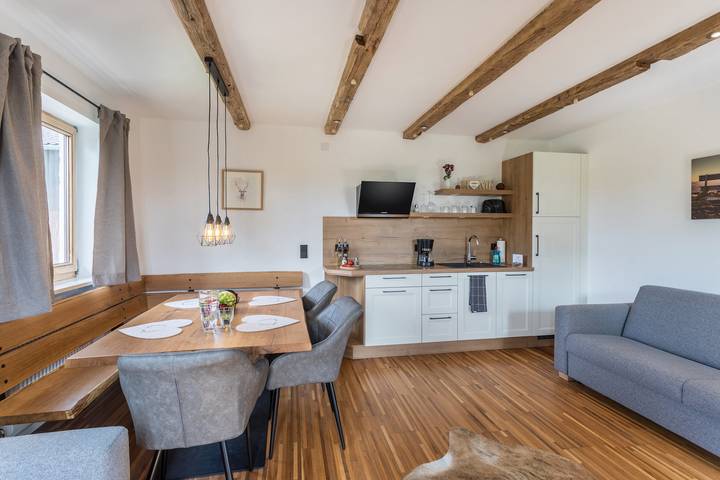 Ganze Wohnung, Ferienwohnung "Beim Nik mit Wanderreitstation" mit Bergblick & Balkon in Höslwang, Chiemsee