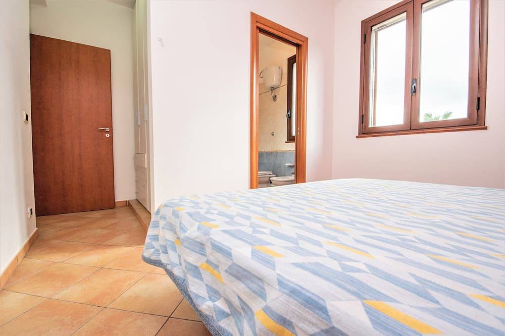 Villecefalu. Veranda beach house  in Piana Calzata, Provincie Palermo