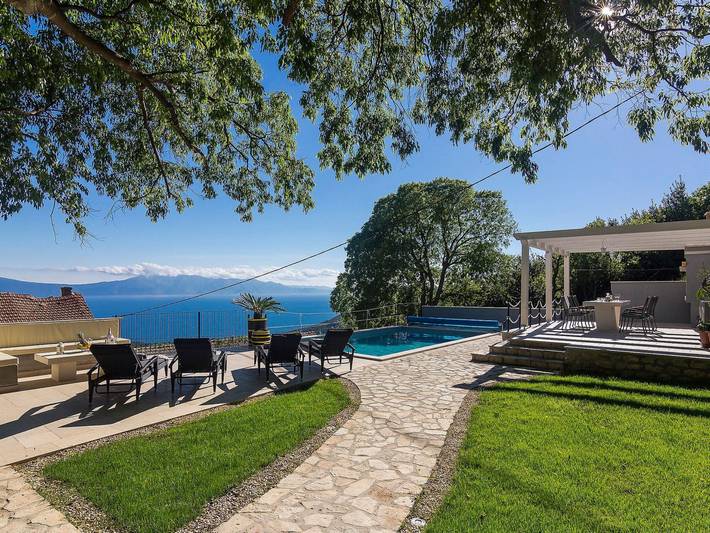 Ferienhaus für 4 Personen, mit Balkon und Terrasse sowie Garten und Seeblick in Zaostrog
