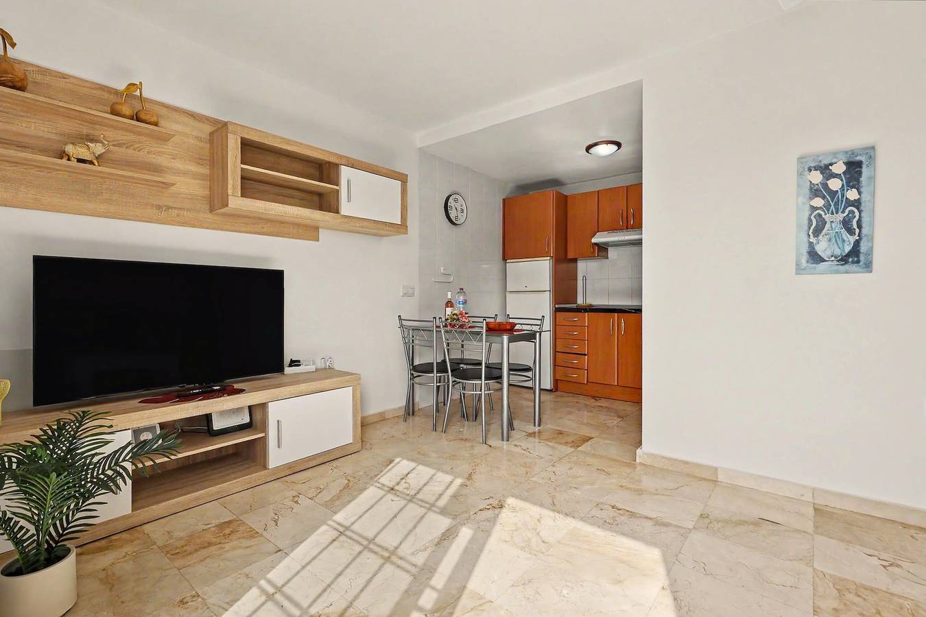 Entire apartment, Vacation Apartment 'Olga' with Shared Pool, Private Terrace and Wi-Fi in Caleta de Fuste, Antigua