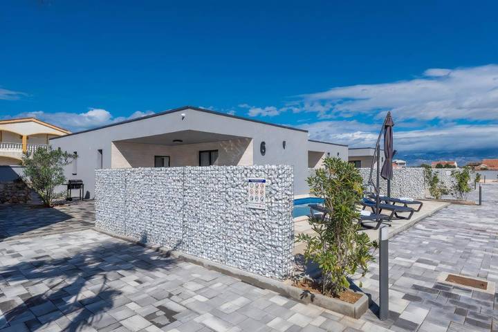 Villa pour 48 personnes, avec sauna dans Vir - 3