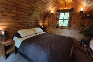 Log Cabin for 2 People in Cornwall, South West England, Photo 1