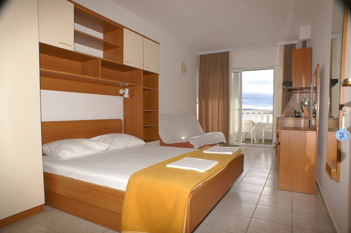 Ganze Wohnung, Studio Appartement mit Balkon und Meerblick Nemira (Omis) As-19635-e in Omiš (Kroatische Adria), Omis-Riviera