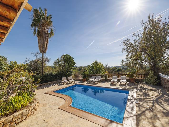Ferienhaus für 8 Personen, mit Terrasse und Garten sowie Pool