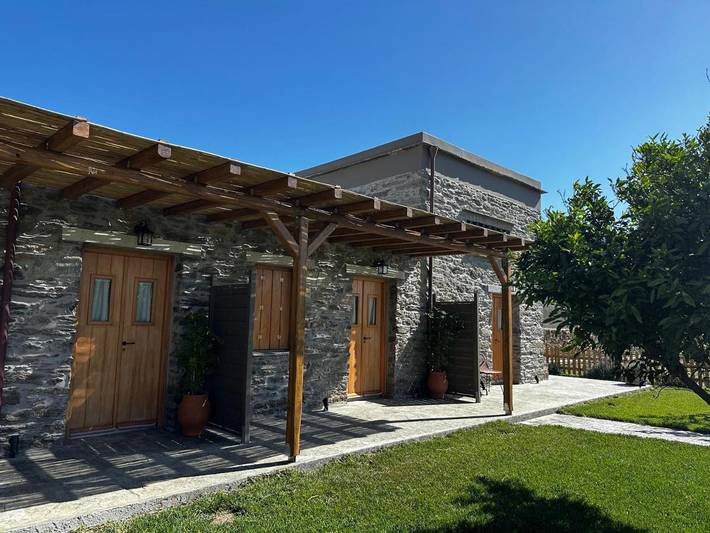 Gîte pour 2 personnes, avec vue ainsi que jardin et terrasse dans Carystos