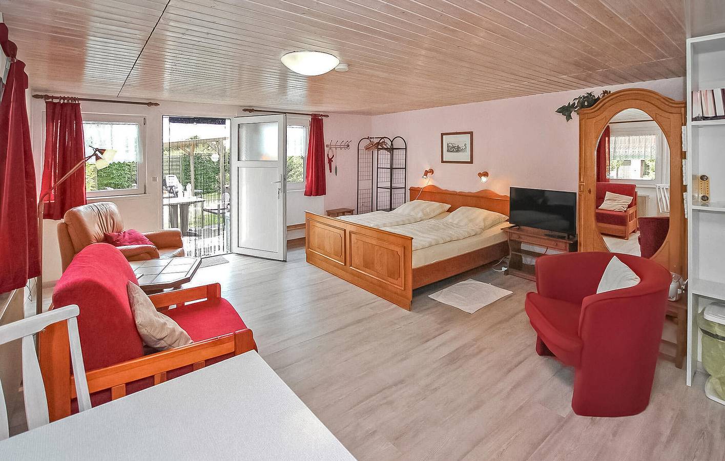 Gemütliches Strandapartment mit Parkplatz, Terrasse & WiFi in Putbus, Rügen