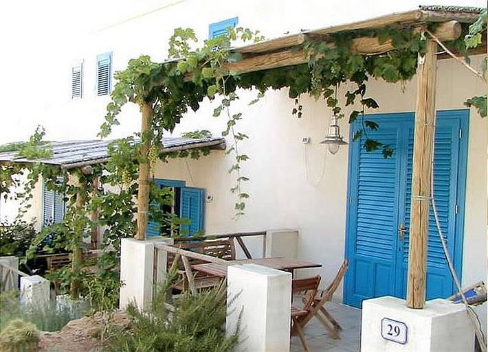 Gîte pour 2 personnes, avec jardin et jacuzzi ainsi que terrasse et piscine, animaux acceptés à Marettimo - 2