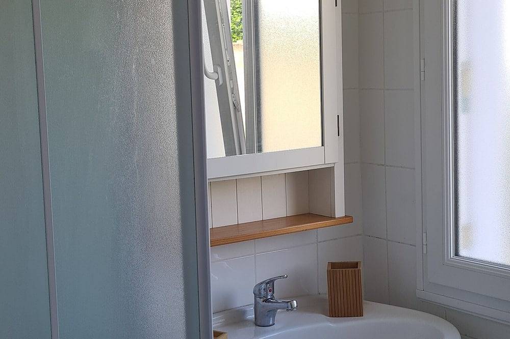 Petite Maison Proche Bourg et à 4km des Plages de Sable Blanc in Cléder, Ceinture Dorée