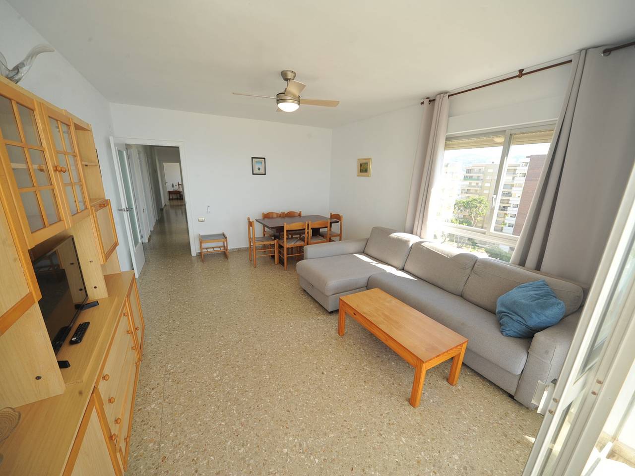 Entire apartment, 4-Bedroom Apartment in Benicàssim with Terrace and Parking in Benicassim, Costa del Azahar