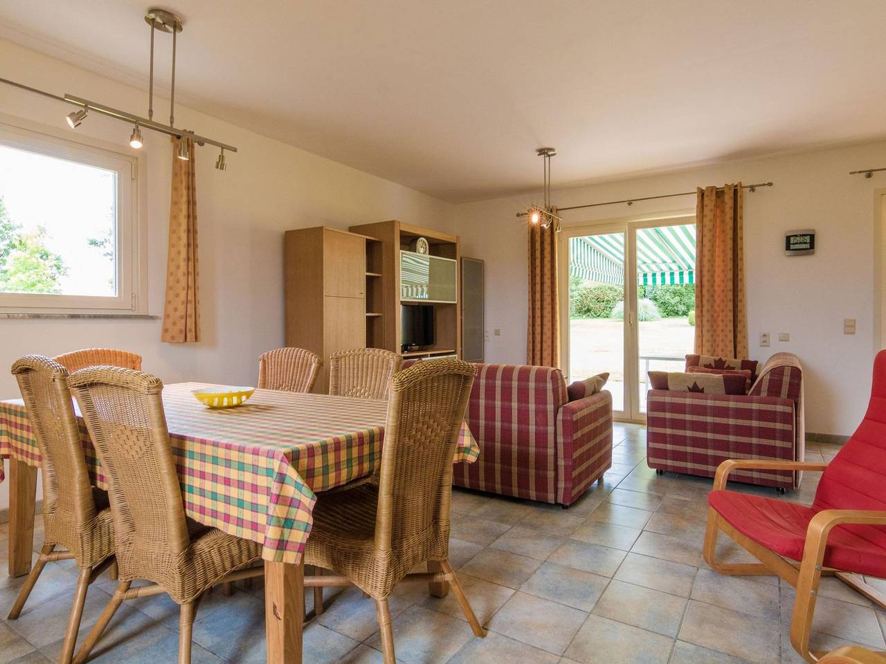 Cosy Holiday Home in Aquitaine with Swimming Pool in Saint-Nexans, Périgord Pourpre