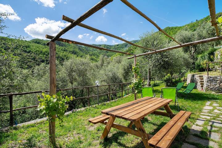 Vakantiehuis 'La Casa Di Bosco' met bergzicht, privétuin en wifi in Bosco (Casanova Lerrone), Casanova Lerrone