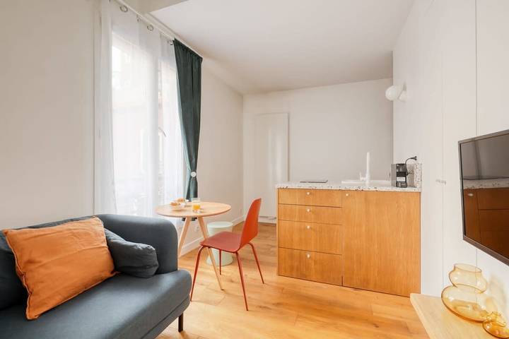 Entire apartment, Charming studio in a Courtyard-Montmartre (6) in Paris, Ile de France
