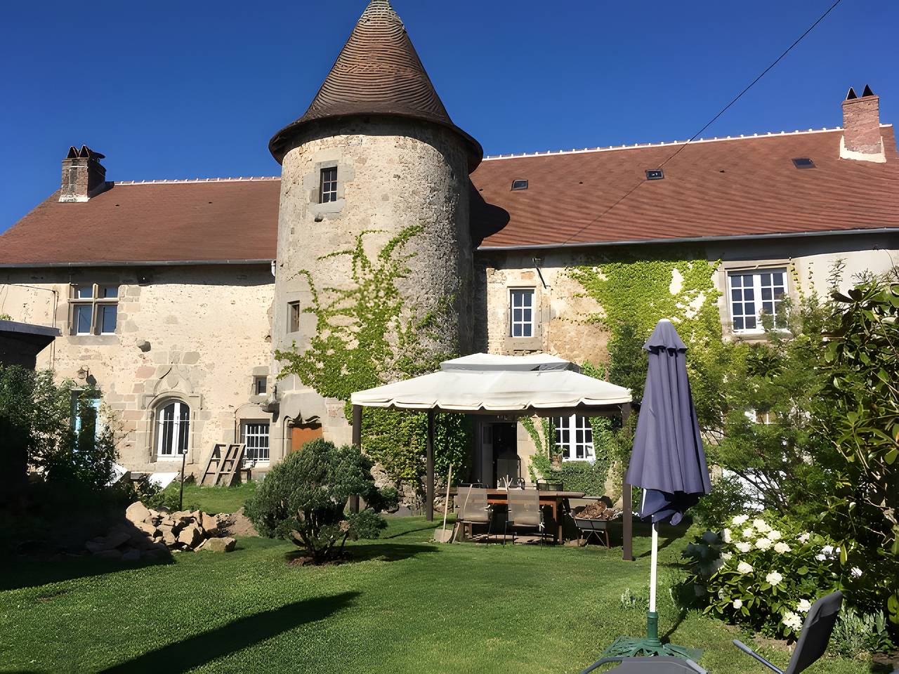 Maison de Vacances 'Chez Poton' avec Terrasse Privée, Jardin Privé et Wi-Fi in Le Grand-Bourg, Région de Guéret