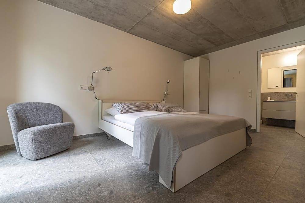 Design Architektenhaus, großer umzäunter Garten, Kamin,  Klafs Sauna, große Fensterfächen und Innenhof auf dem Land in Blaufelden, Hohenlohe