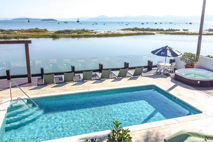 Pousadas para 4 pessoas, com sauna e piscina e ainda jacuzzi em Ponta das Canas