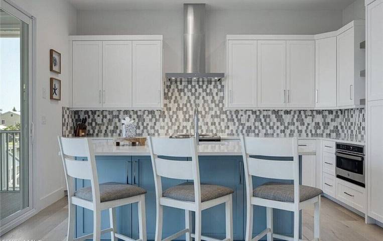 Vacation rental for 8 people, with yard in Saint James City