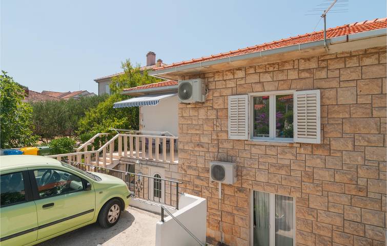Gîte pour 5 personnes, avec terrasse et jardin à Supetar - 2