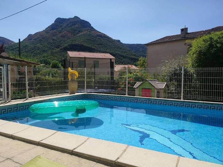 Gîte pour 2 personnes, avec piscine ainsi que terrasse et vue à Sumène - 2