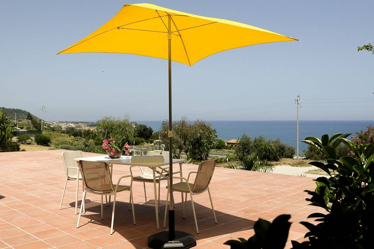 Apartamento inteiro, Villa Bruca – Sea View & Walking Access to the Beach in Marina di Caronia, Caronia
