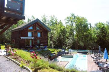 Gîte pour 2 personnes, avec jardin et jacuzzi ainsi que piscine et sauna à Viuz-en-Sallaz