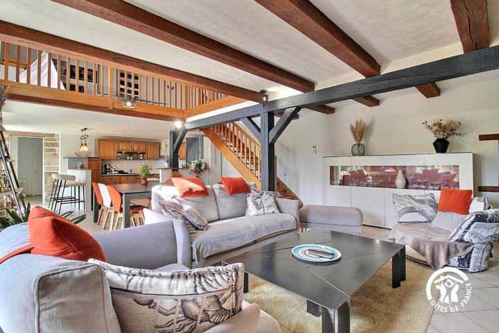 Gîte pour 10 personnes, avec Terrasse ainsi que Jardin et Piscine à Saint-Avé - 3