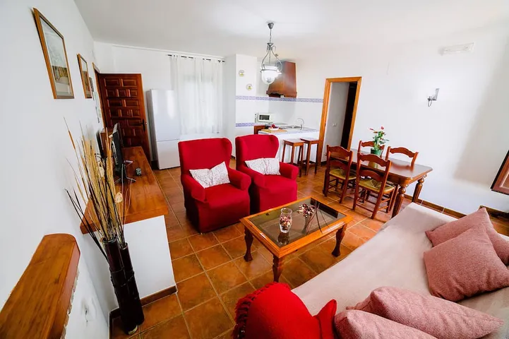 Gîte pour 8 personnes, avec jardin ainsi que piscine et terrasse - 1
