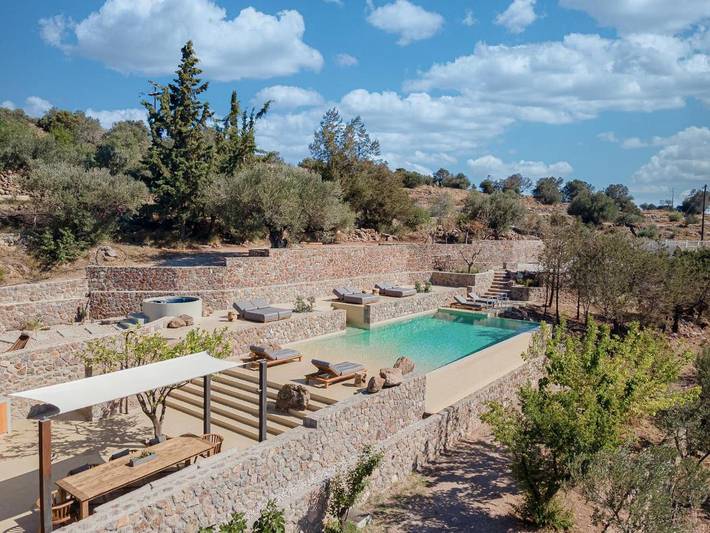 Ferienhaus für 16 Personen, mit Balkon und Whirlpool sowie Terrasse und Garten