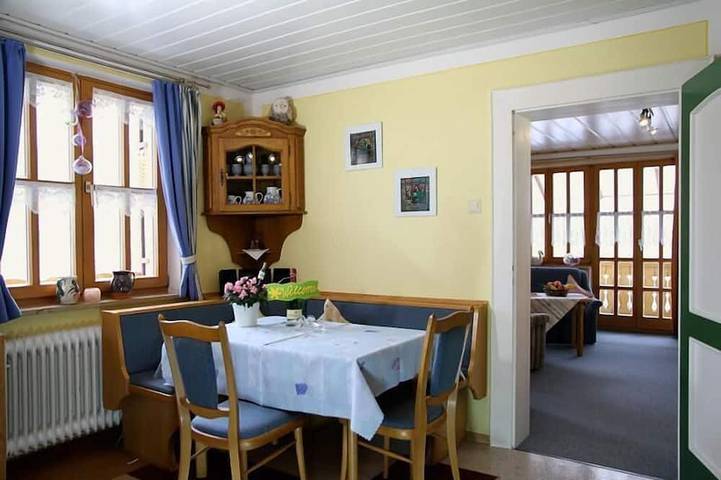 Ferienwohnung für 4 Personen, mit Balkon und Garten sowie Sauna