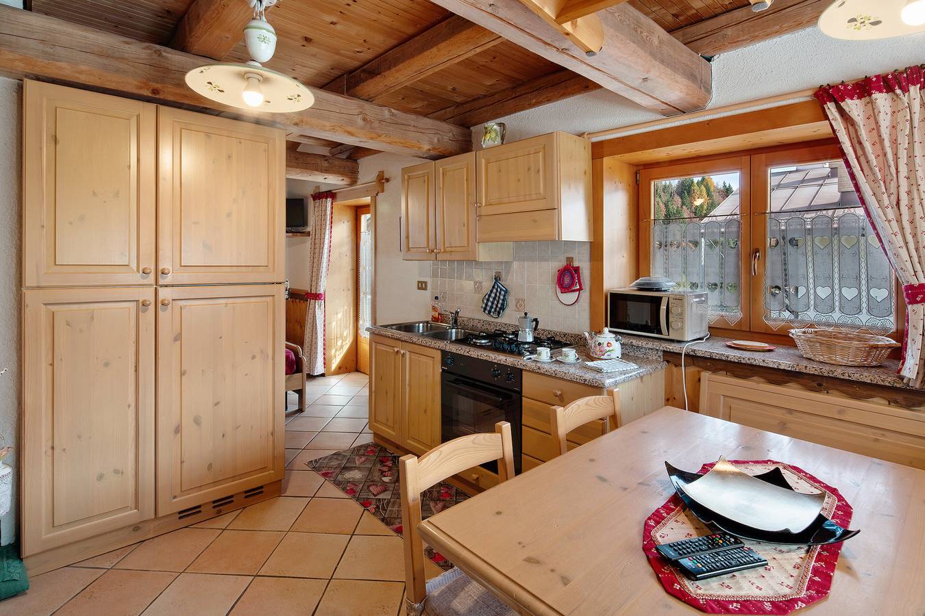 Appartamento intero, Appartamento 'Darecoi' con vista sulle montagne, giardino in comune e Wi-Fi in Falcade, Dolomiti Superski